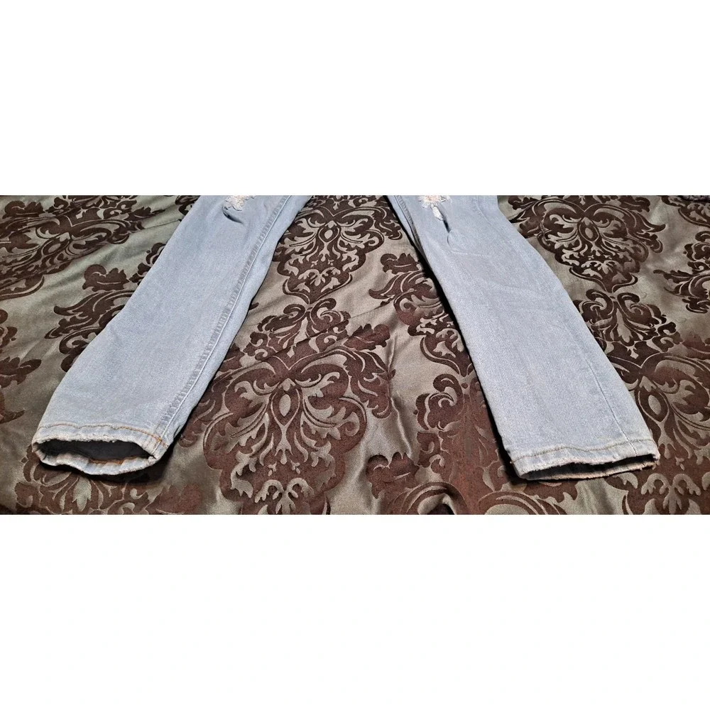 Forever‎ 21 Women's Size 29 US Size 6 Blue Distressed Button Fly Denim Jeans